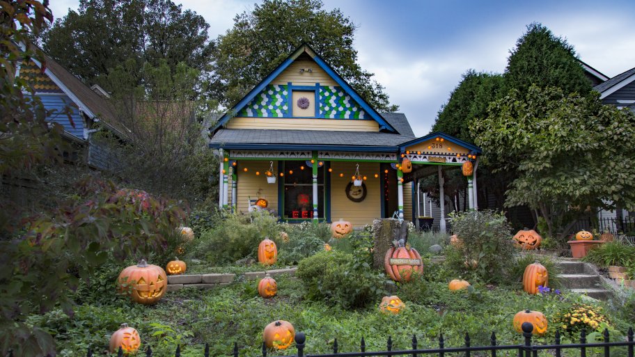 jack-o-lantern Halloween house
